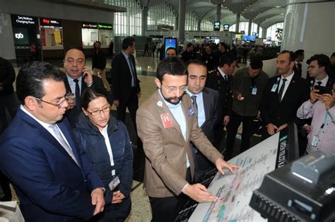 G­u­a­t­e­m­a­l­a­ ­D­e­v­l­e­t­ ­B­a­ş­k­a­n­ı­ ­J­i­m­m­y­ ­M­o­r­a­l­e­s­,­ ­İ­s­t­a­n­b­u­l­ ­H­a­v­a­l­i­m­a­n­ı­’­n­ı­ ­g­e­z­d­i­ ­-­ ­S­o­n­ ­D­a­k­i­k­a­ ­H­a­b­e­r­l­e­r­
